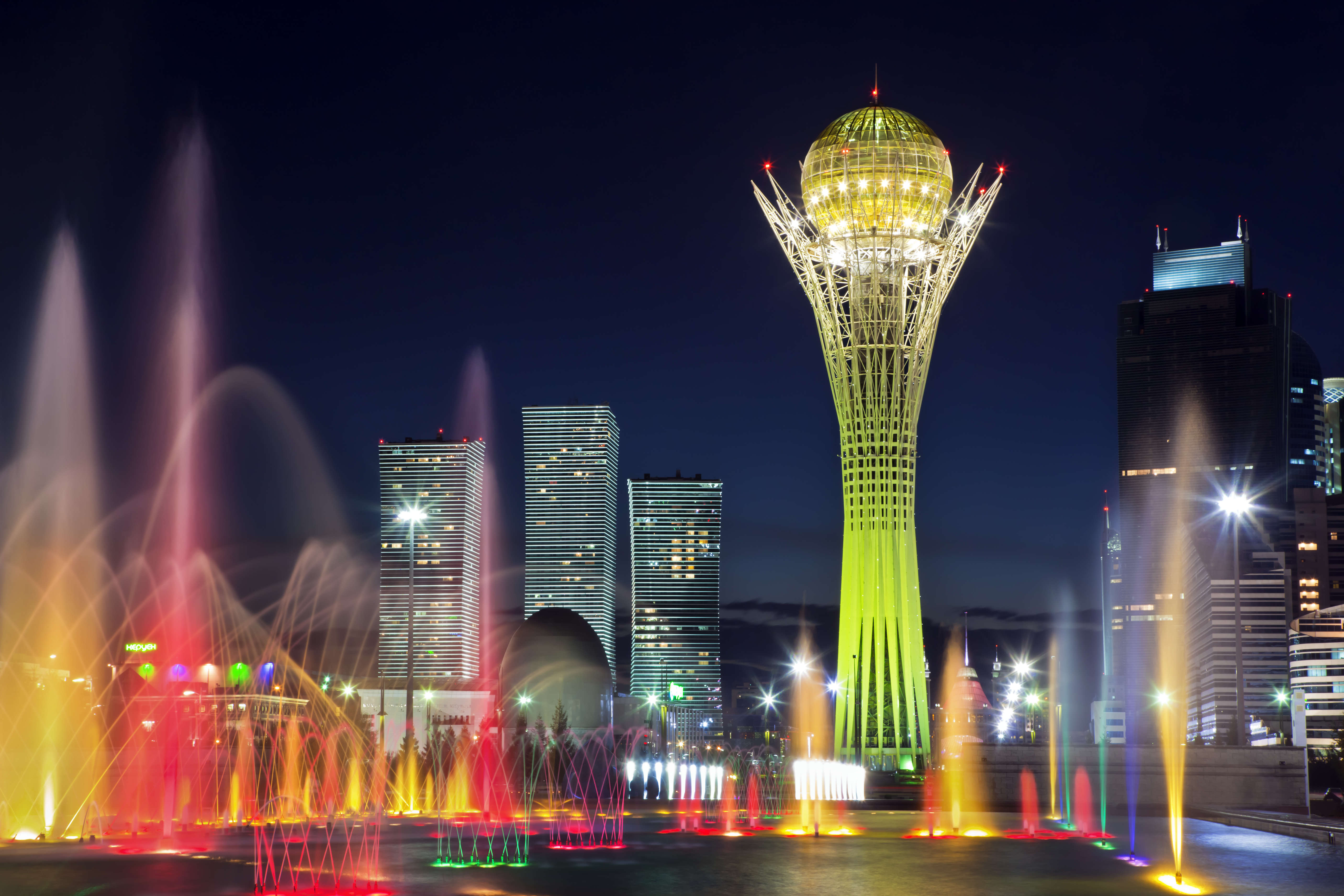 Столица казахстана азербайджан. Нурсултан столица Казахстана. Нурсултан Астана достопримечательности. Монумент Астана-Байтерек. Байтерек Астана.